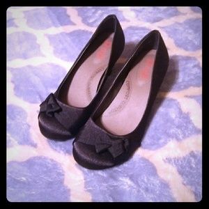 Pop Womens Palace Pumps round toe black 7m.